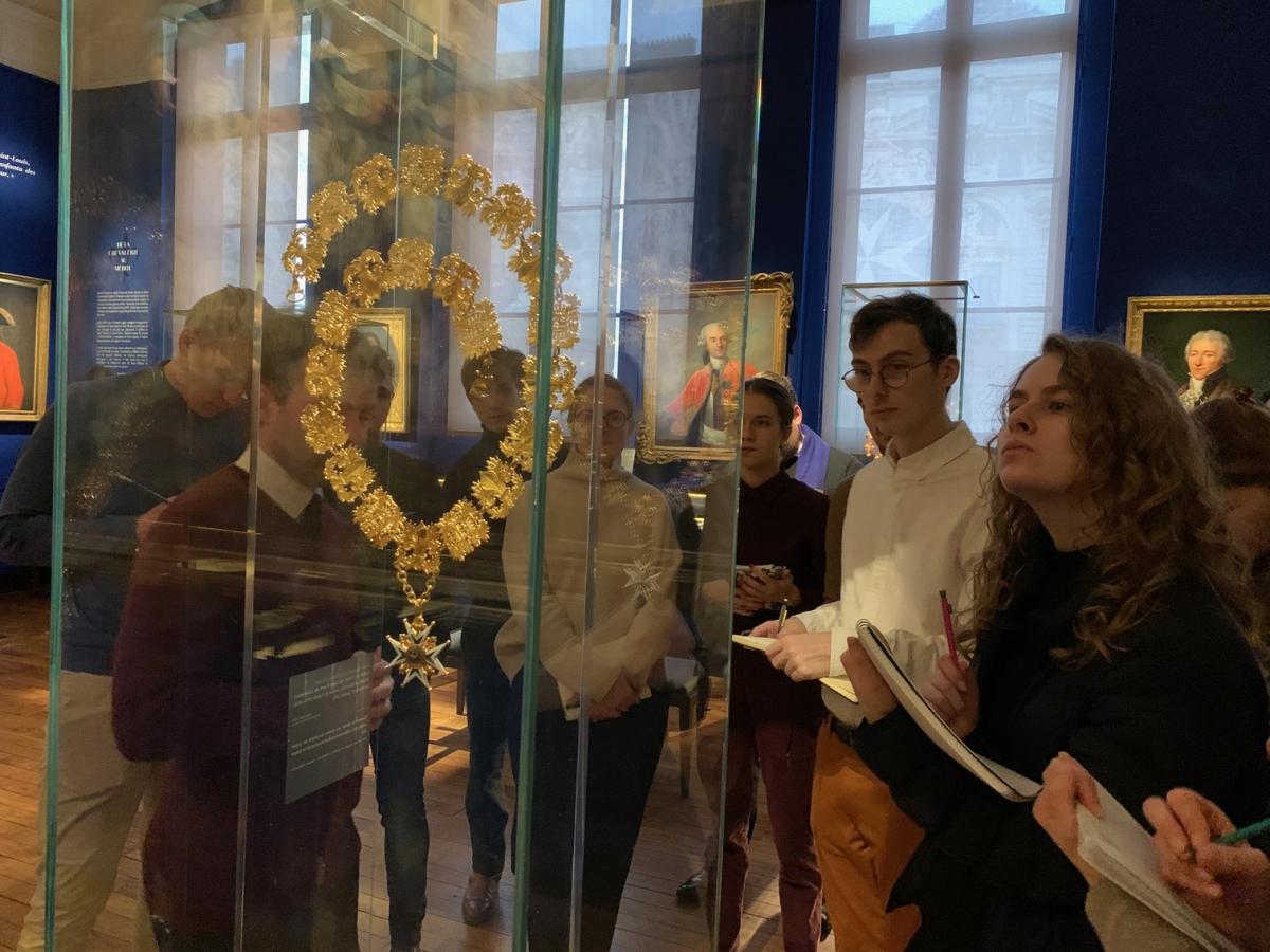 Cours élèves commissaires priseurs musée légion honneur